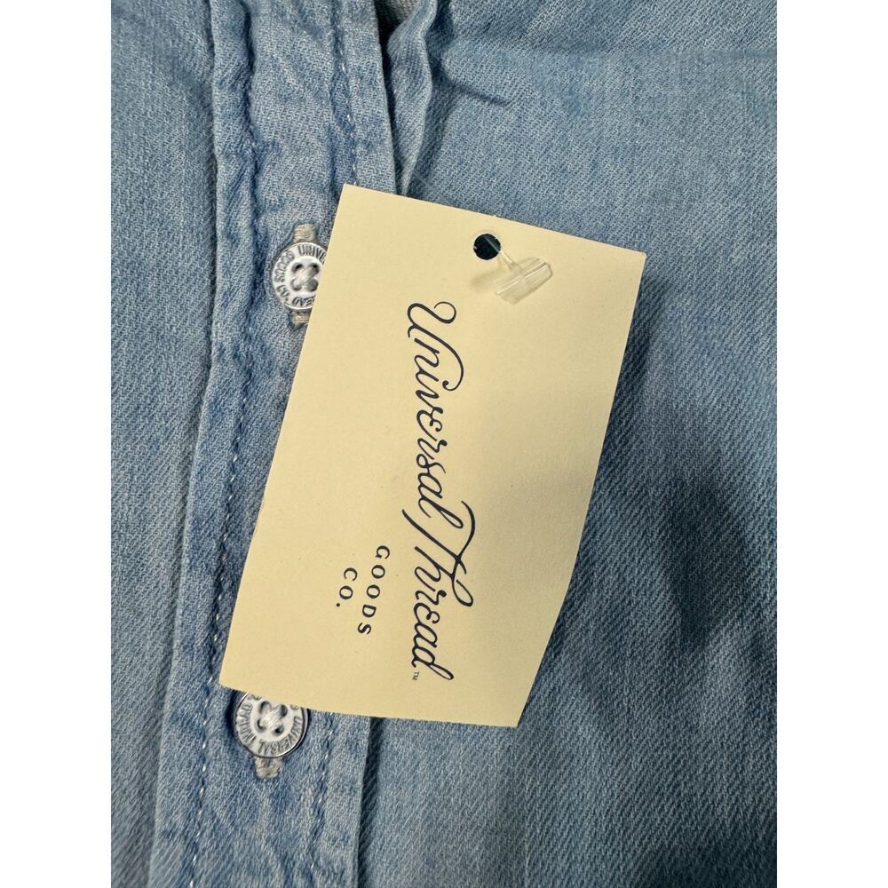 Universal Thread Women's Poet Button Down Denim Shirt Light Wash Size S NWT - Picture 2 of 6